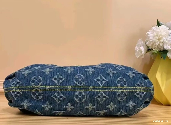 WIS PLEATY VUITTON LOUIS HANDBAG 0725